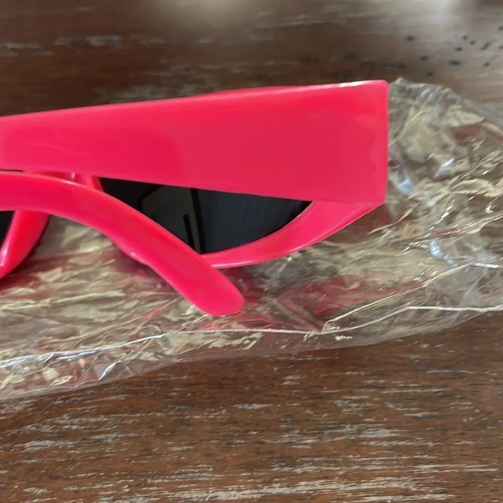 Kids hot pink sunglasses IOP